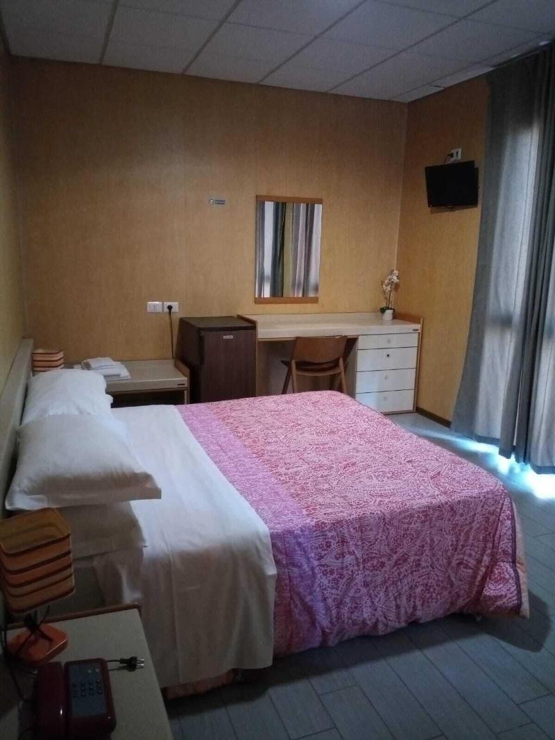 Hotel Socrate Lavena Ponte Tresa Eksteriør billede