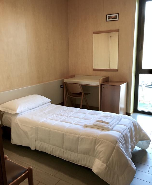 Hotel Socrate Lavena Ponte Tresa Eksteriør billede