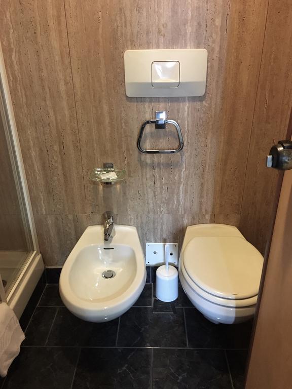 Hotel Socrate Lavena Ponte Tresa Eksteriør billede