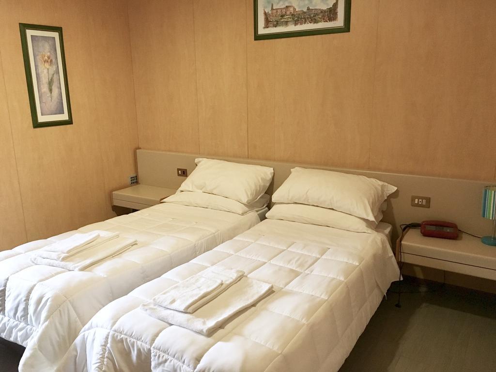 Hotel Socrate Lavena Ponte Tresa Eksteriør billede