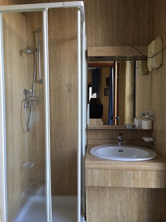 Hotel Socrate Lavena Ponte Tresa Eksteriør billede