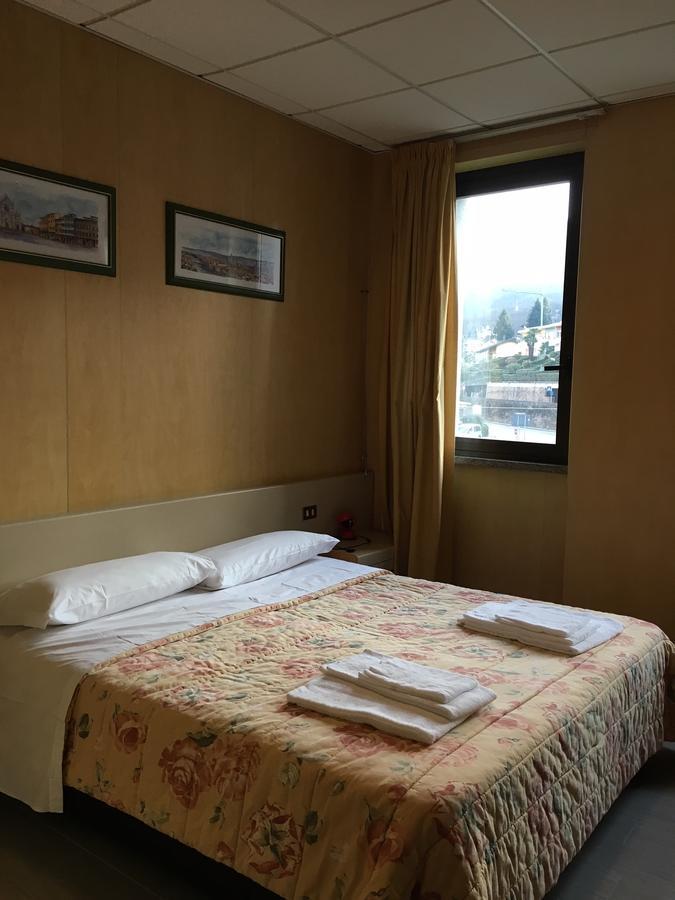Hotel Socrate Lavena Ponte Tresa Eksteriør billede