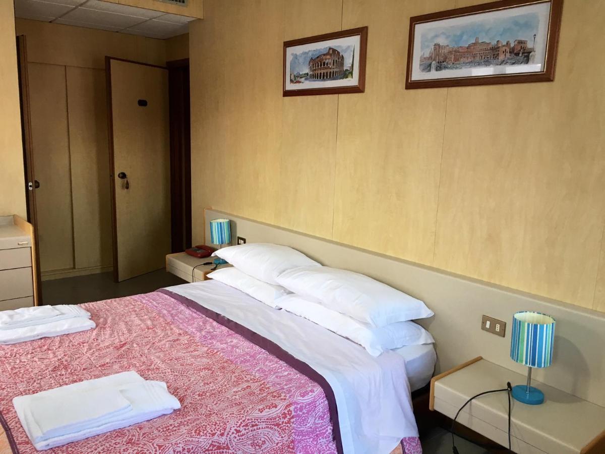 Hotel Socrate Lavena Ponte Tresa Eksteriør billede